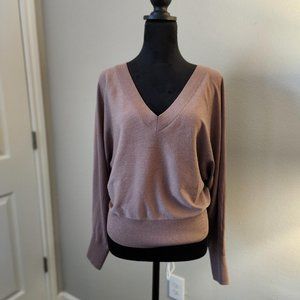 V-neck and V-back Lightweight sweater